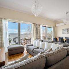Bright Central Apartment with Splendid sea view!