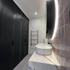 Luxury 2B2B in central London