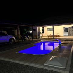 Casa alto padrão e piscina privativa em Guaratiba