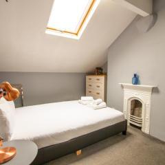Suite 4 - Comfy Bedroom near MCR Centre