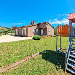 Pet Friendly Home In Pula With Kitchen