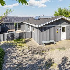 10 person holiday home in Vestervig-By Traum