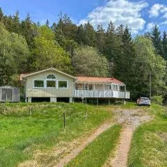 Beautiful Home In Henån With Kitchen