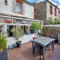 Awesome Home In Saint Brieuc With Kitchen