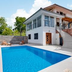 Beautiful Home In Donja Reka With Outdoor Swimming Pool