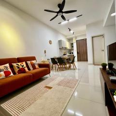 Vibrant Greenfield Residence Home - 5 mins to Sunway Pyramid