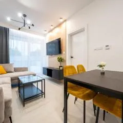 Miodowy apartament z dużym tarasem w Rewalu, blisko morza