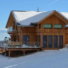 Hochwertiges Chalet mit Sauna und Whirlpool sowie einem traumhaften Blick auf die alpine Umgebung, mitten im Skigebiet gelegen