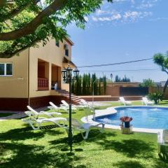 Your Oasis in Sevilla! Awesome Pool! BBQ!