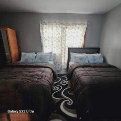 Two Queen Beds Divine Villa Guest House Harper Ave EWR AIRPORT PENN STATION