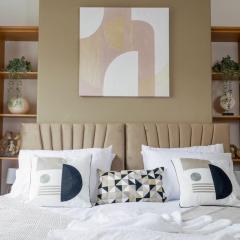 Heart of Saltburn, Free Parking, Family Stays, Contractors - Scandi