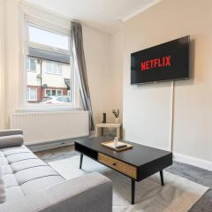 Herschell House - Central Location - Free Parking, Fast Wifi, SmartTV with Netflix by Yoko Property