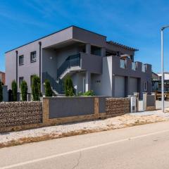 Apartments with parking space Vir - 23252