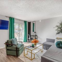 5 min to Downtown 2bed 2Bath 5 star Location