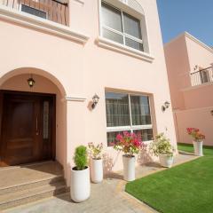 AWS Homes - Luxury 4BR & Maid Room Villa with Private Garden at Nad al Sheba