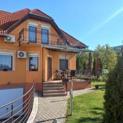 Napsugár Apartman