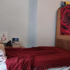 A fully furnished studio 1 min from bus station, 15 min by bus from the Centre