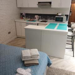 ЖК Радужный на Майлина 54 аэропорт 5 минут, перед Озером