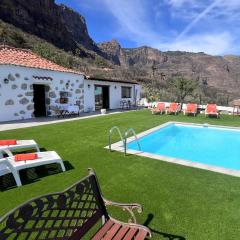 Casa Abuela María: stunning views, garden pool