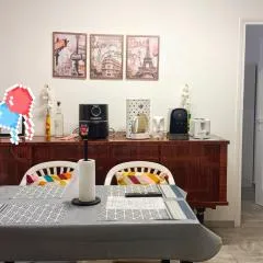 Bienvenue à PARIS - Appartement confortable, grande terrasse privée au calme, parking gratuit
