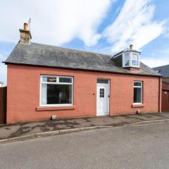 Central Detached Cottage For 2 Adults With Garden