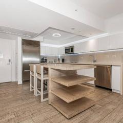 1 Hotel King Suite 1BR 1 5BA