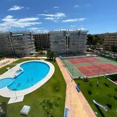 En el centro de Salou, Playa , Pádel , tenis y piscina, complejo LARIMAR