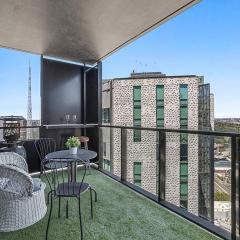 2-Bed Unit With Balcony Near Southbank Restaurants