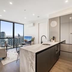 Impeccably Styled 2-bedroom CBD Apartment