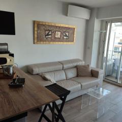 Studio neuf climatisé au cœur de Juan-les-Pins