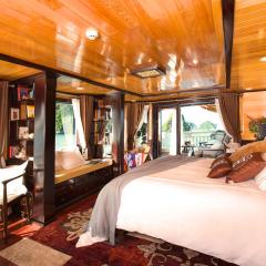 Hera Grand Luxury Cruise