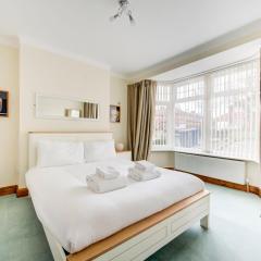 GuestReady - Big 4BR by Horsenden Hill Park