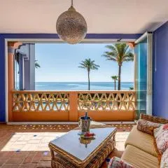 Spacious Seaside Retreat - La Perla del Mar