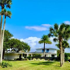 The Spacious Beach House within 5-minutes walk to Ponte Vedra Beach, close Mayo Clinic, and TPC Sawgrass