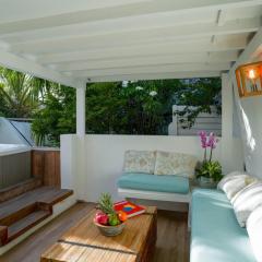 One bedroom bungalow with shared pool jacuzzi and furnished terrace at Saint Barthelemy