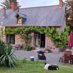 3 Bed Cottage Sleeps 6 - Enclosed Patio -Fireplace