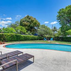 Lake Worth Retreat with Fire Pit 5 Mi to Beaches!