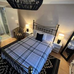 Bracknell-Beautiful double bedroom with en-suite