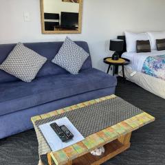 DELBROOK POINT COZY-STUDIO