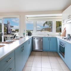 'The Grove' Family Home By The Beach