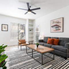 2BR CozySuites at Kierland Commons with pool #04