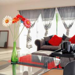 Elegant Poolside Retreat 2-Bed Luxury Guesthouse