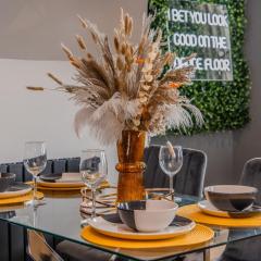 Free Parking I Sea View I 2 Bedroom Morden Flat I Square and Sea View