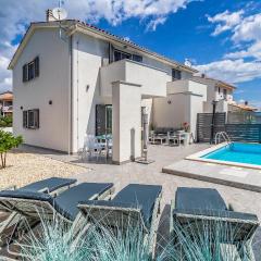 Amazing Home In Liznjan With Wi-Fi