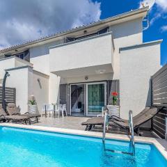2 Bedroom Amazing Home In Liznjan