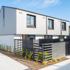 CBD 2 Bed 2 Bath With Free Parking