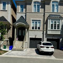 2 bedroom with 2 ensuites Unit in Richmond Hill