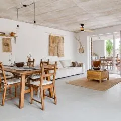 Breaking the waves Art House