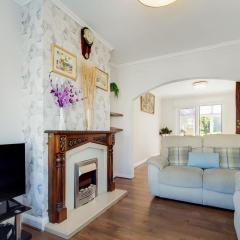 EEJs Charming 3 bed home - Spacious with large garden