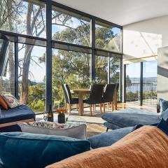 Tamar Valley Treetop Retreat with River Views